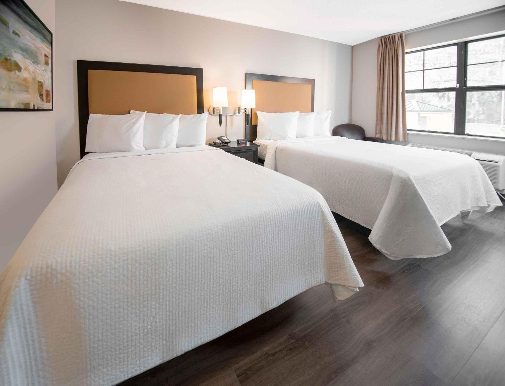 Studio 2 Queen Beds Non-Smoking