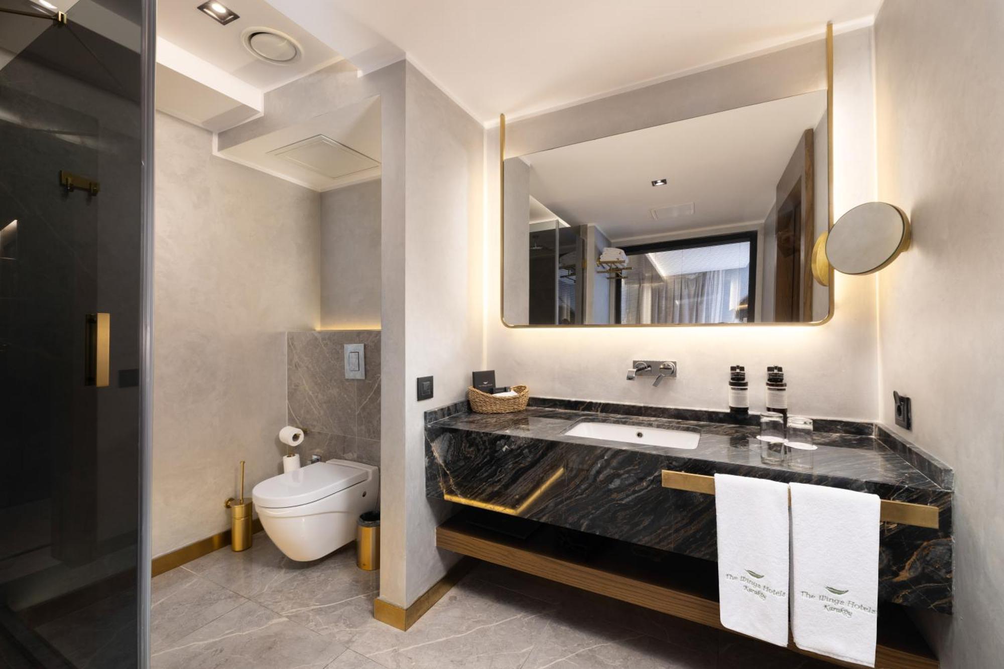 Junior Suite 1 King Bed Jetted Tub