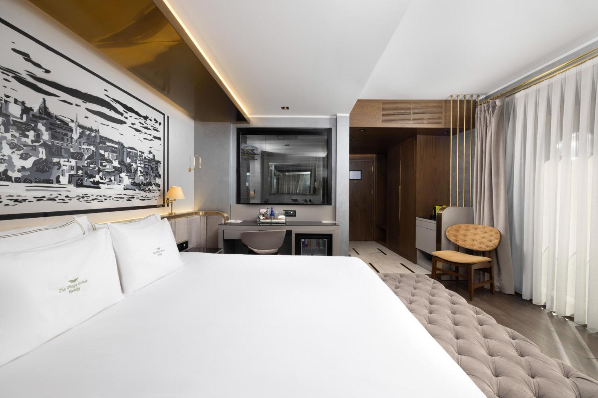 Junior Suite 1 King Bed Jetted Tub
