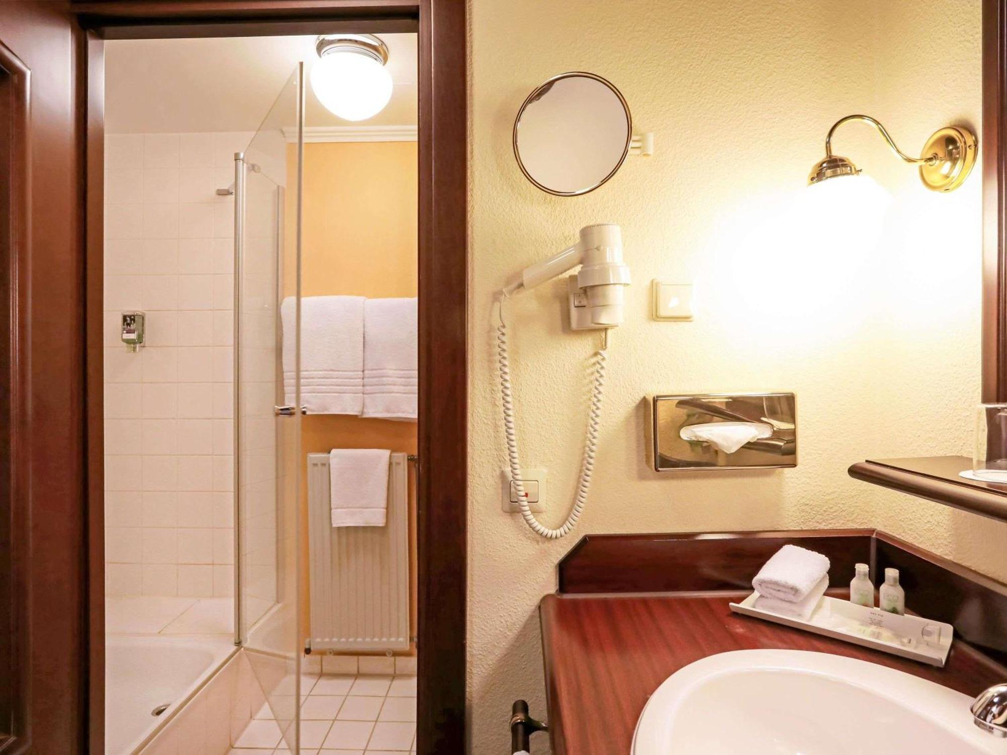 Classic Room with Two Zip Beds
