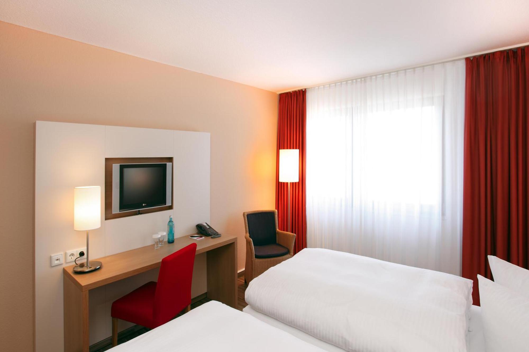 Comfort King Room Convertible into Two Single Beds
