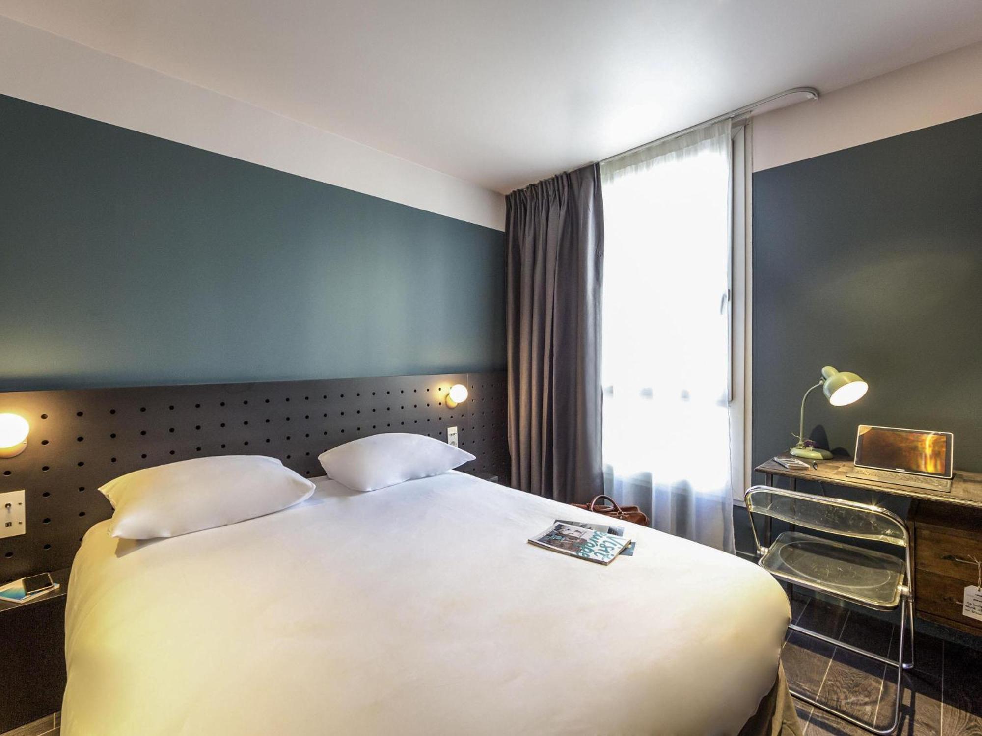 Pop Room a double bed