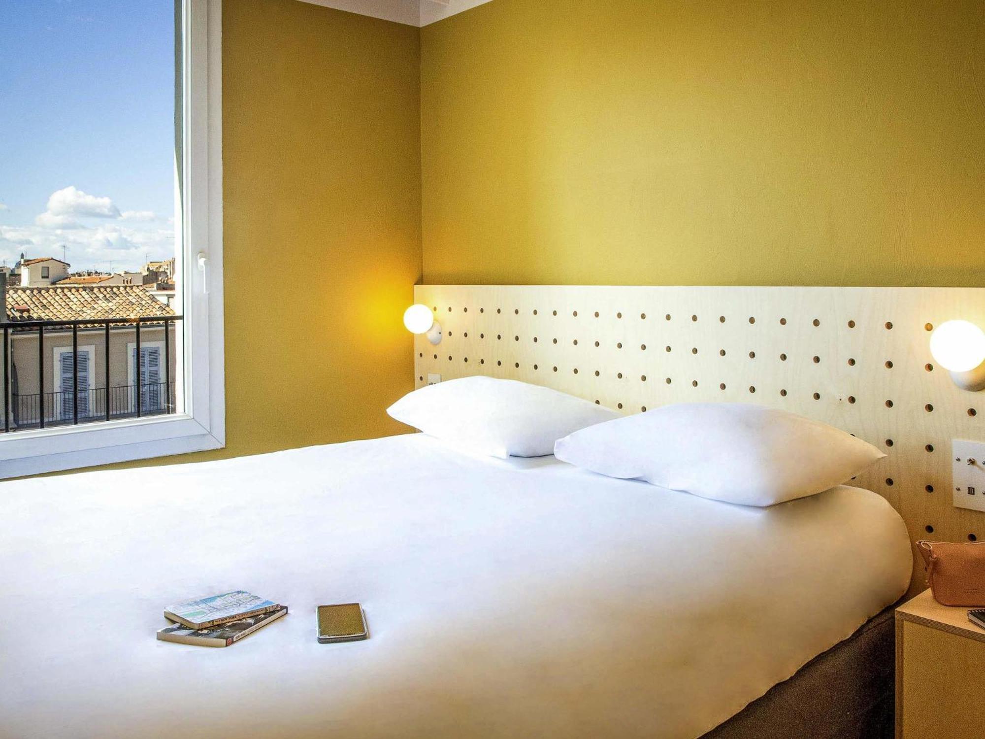 Pop Room a double bed