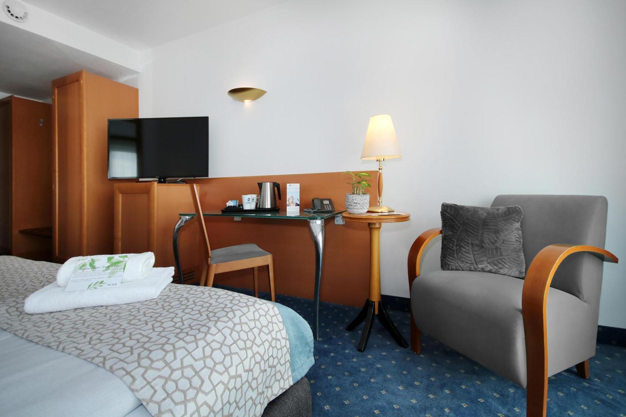 Standard Queen Room