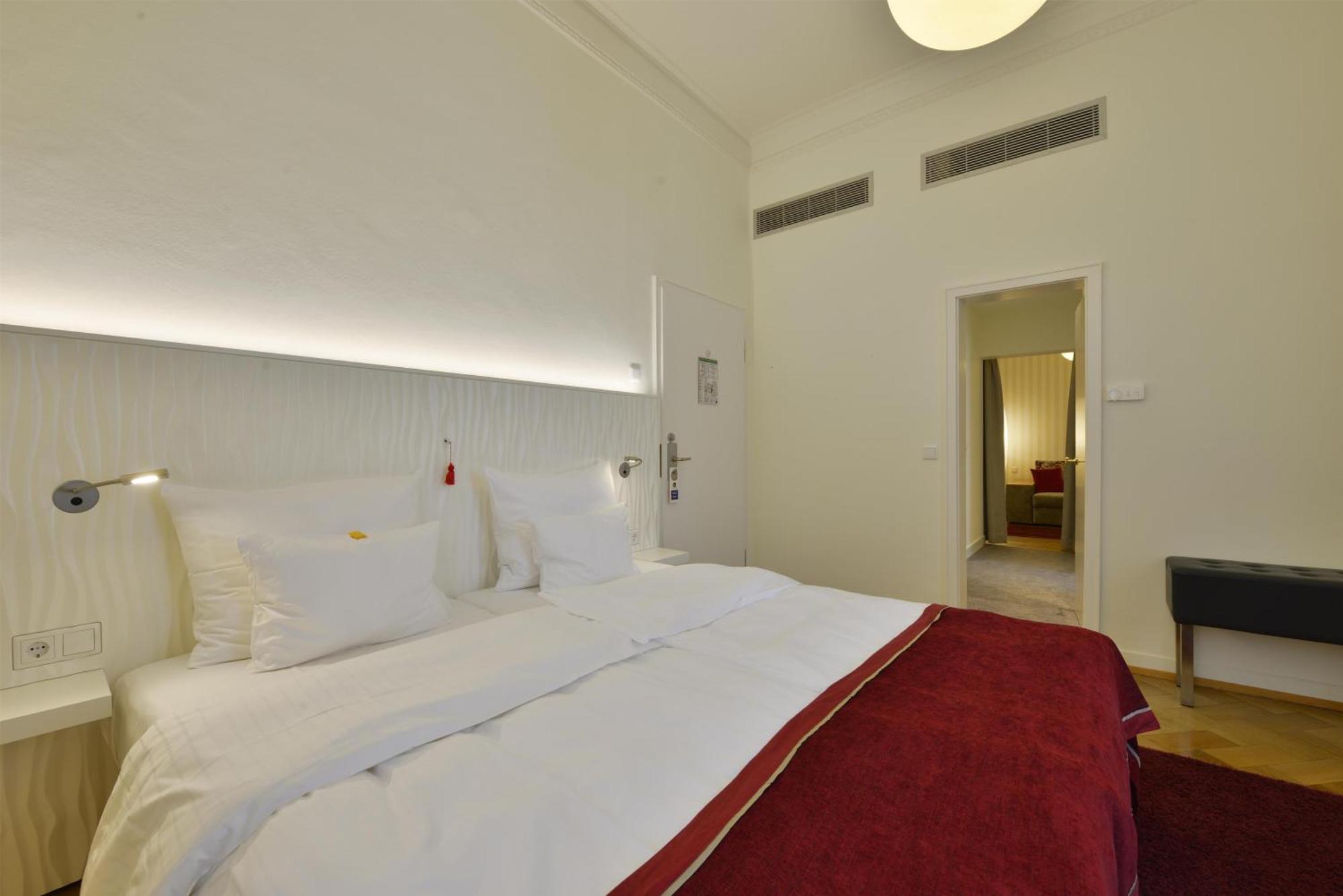 Junior King Suite