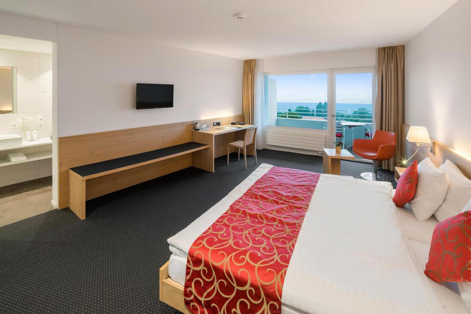 Deluxe Double Room Lake View