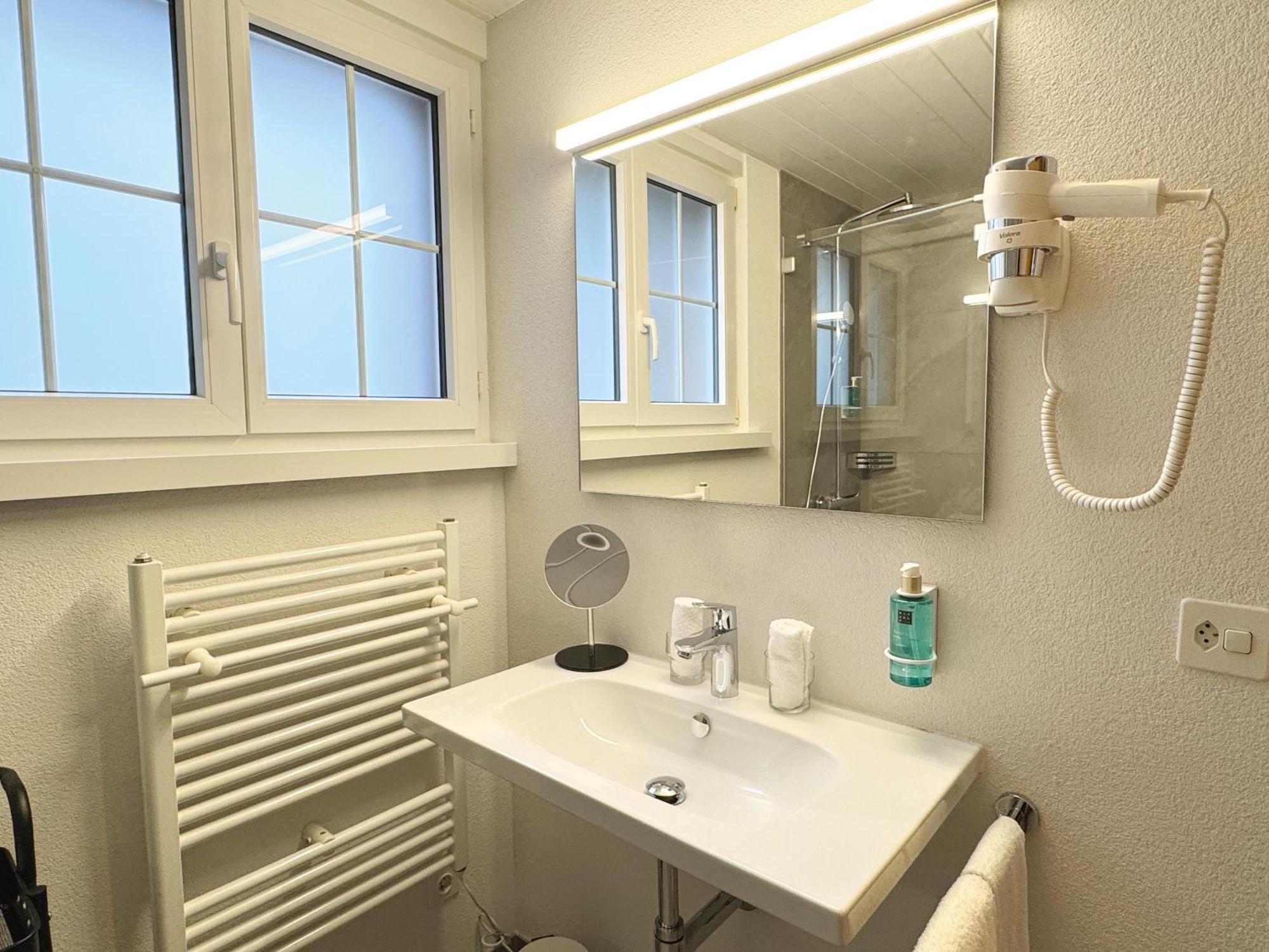 Three-Bedroom Apartment One Double Two Single Beds Kitchen