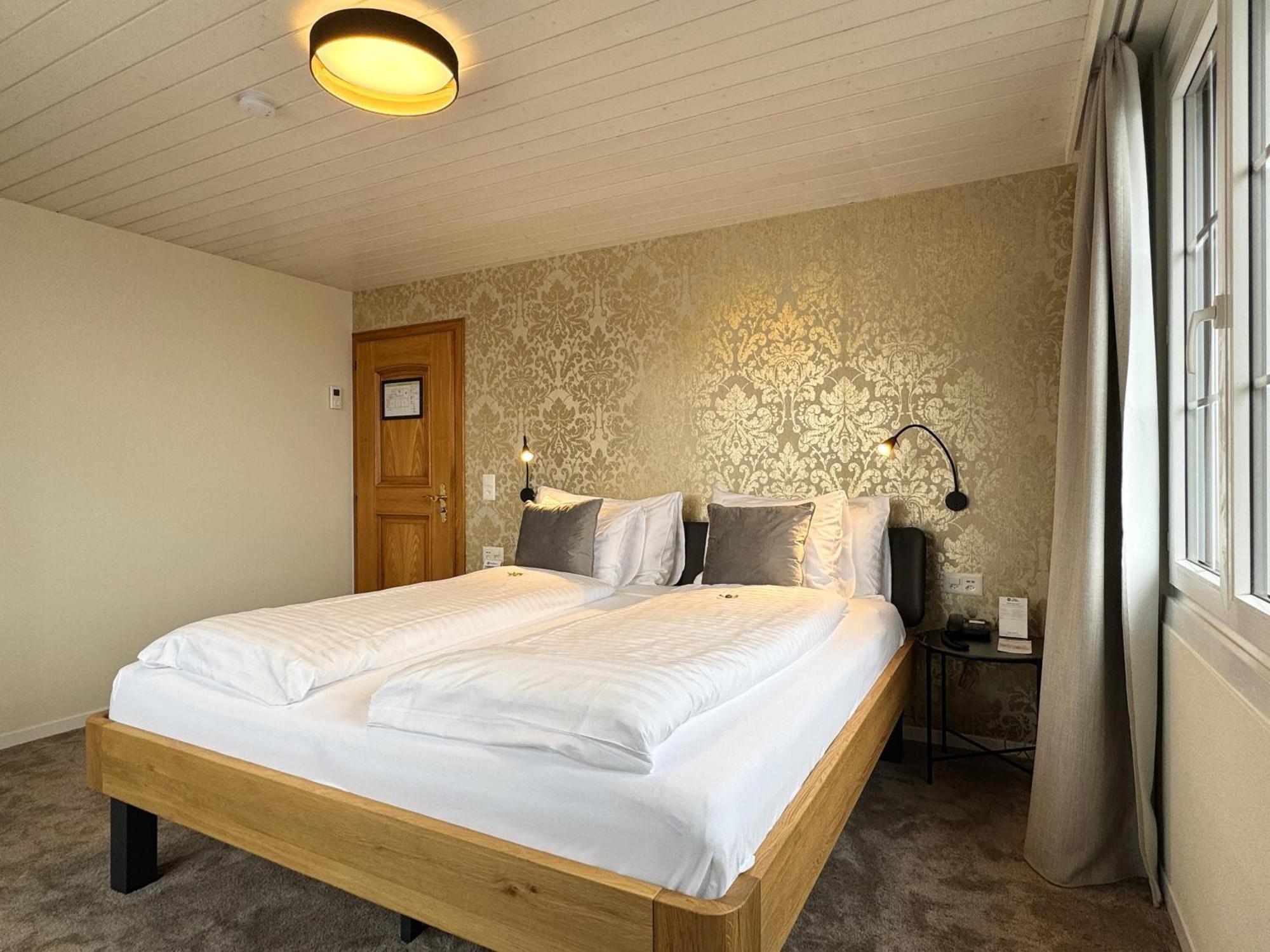 Three-Bedroom Apartment One Double Two Single Beds Kitchen