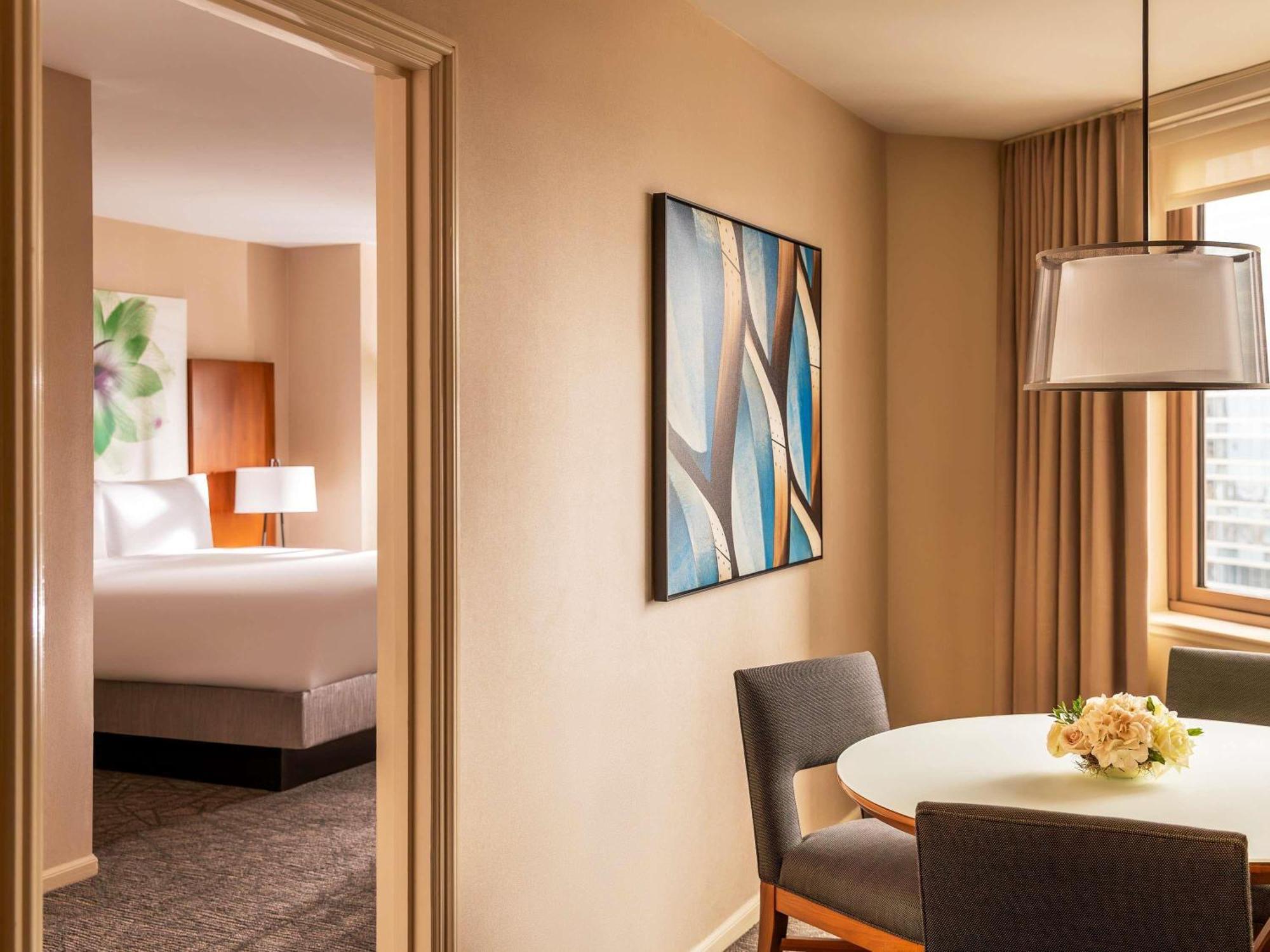 Fairmont Double Room with Two Double Beds and Roll-In Shower - Mobility Accessible