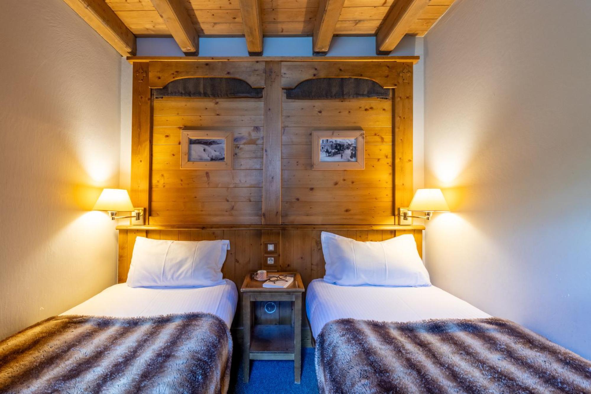 Two-Bedroom Apartment Cabin