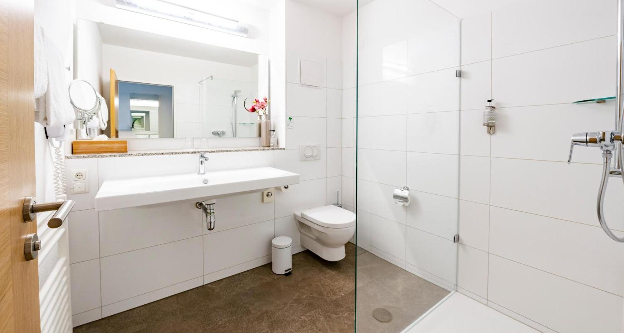Comfort Queen Room