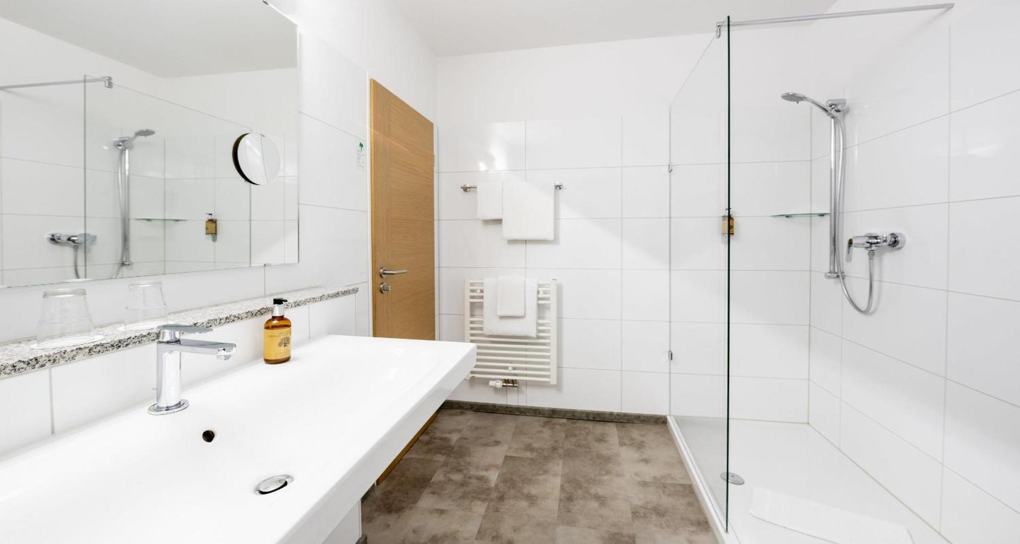 Modern Queen Suite