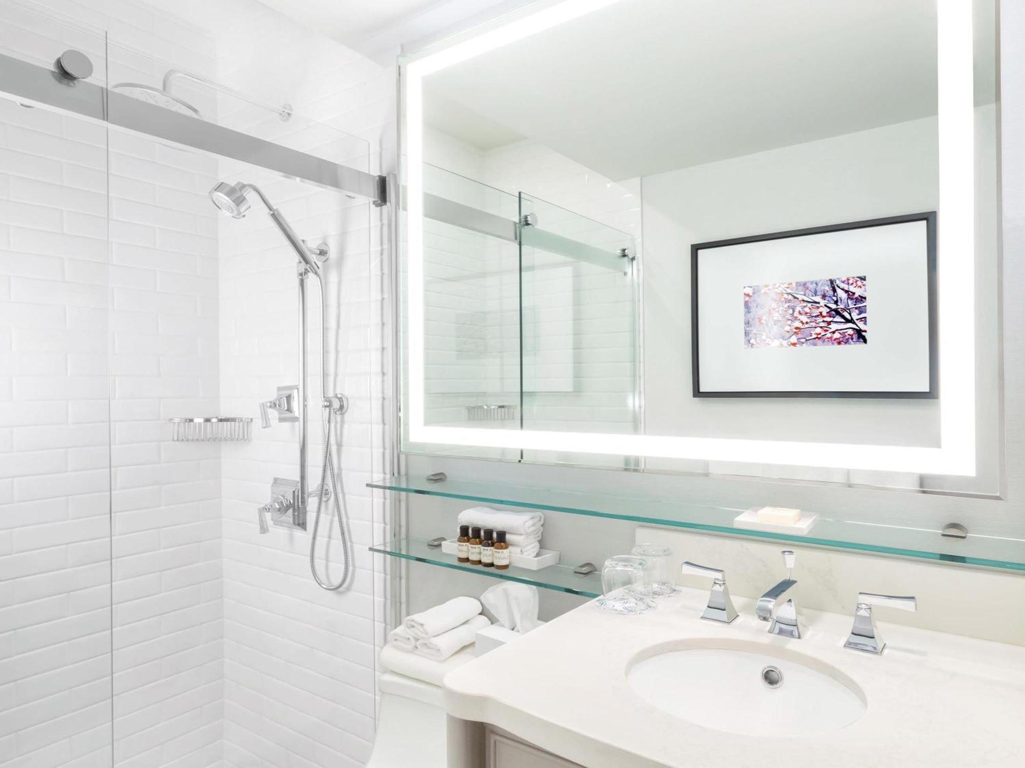 Fairmont Luxury Room, 1 Queen Bed – River View