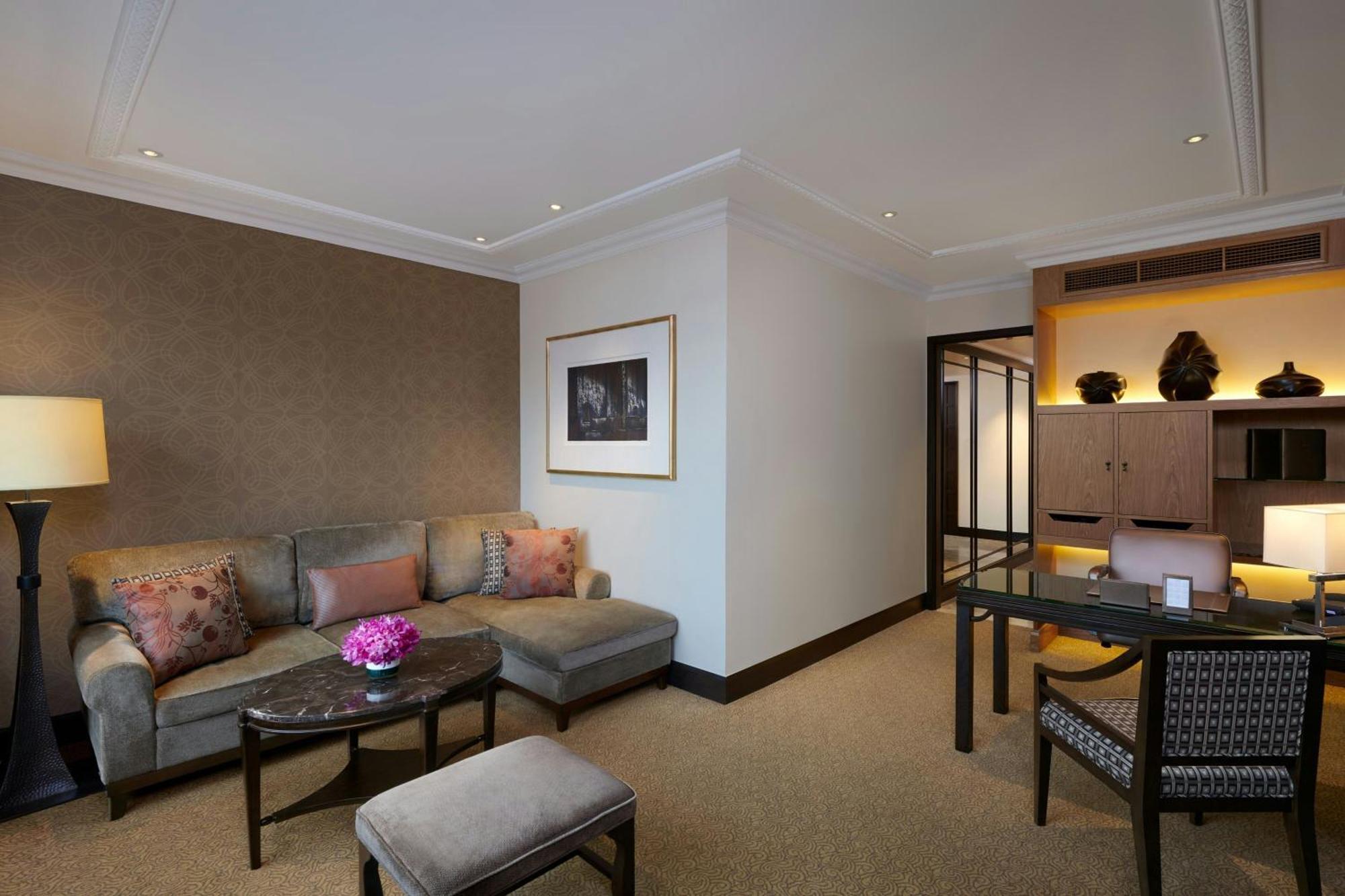 Luxury Suite King Bed