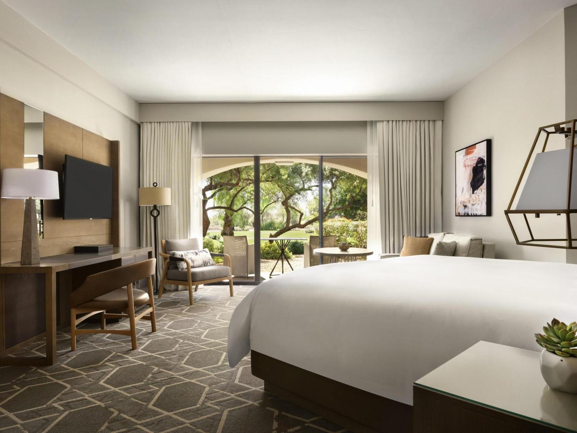 Fairmont Zimmer mit Kingsize-Bett und Balkon