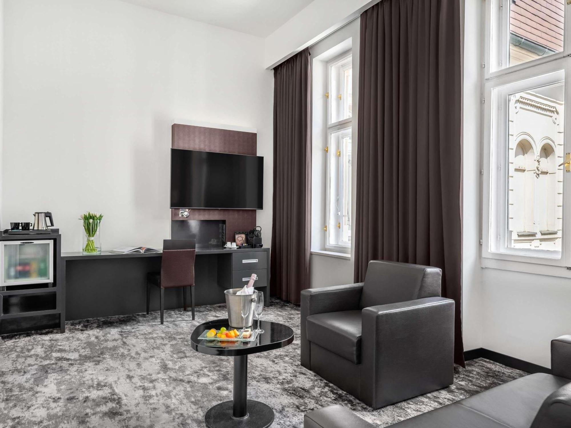 Suite Junior avec 1 Lit King-Size et Canapé