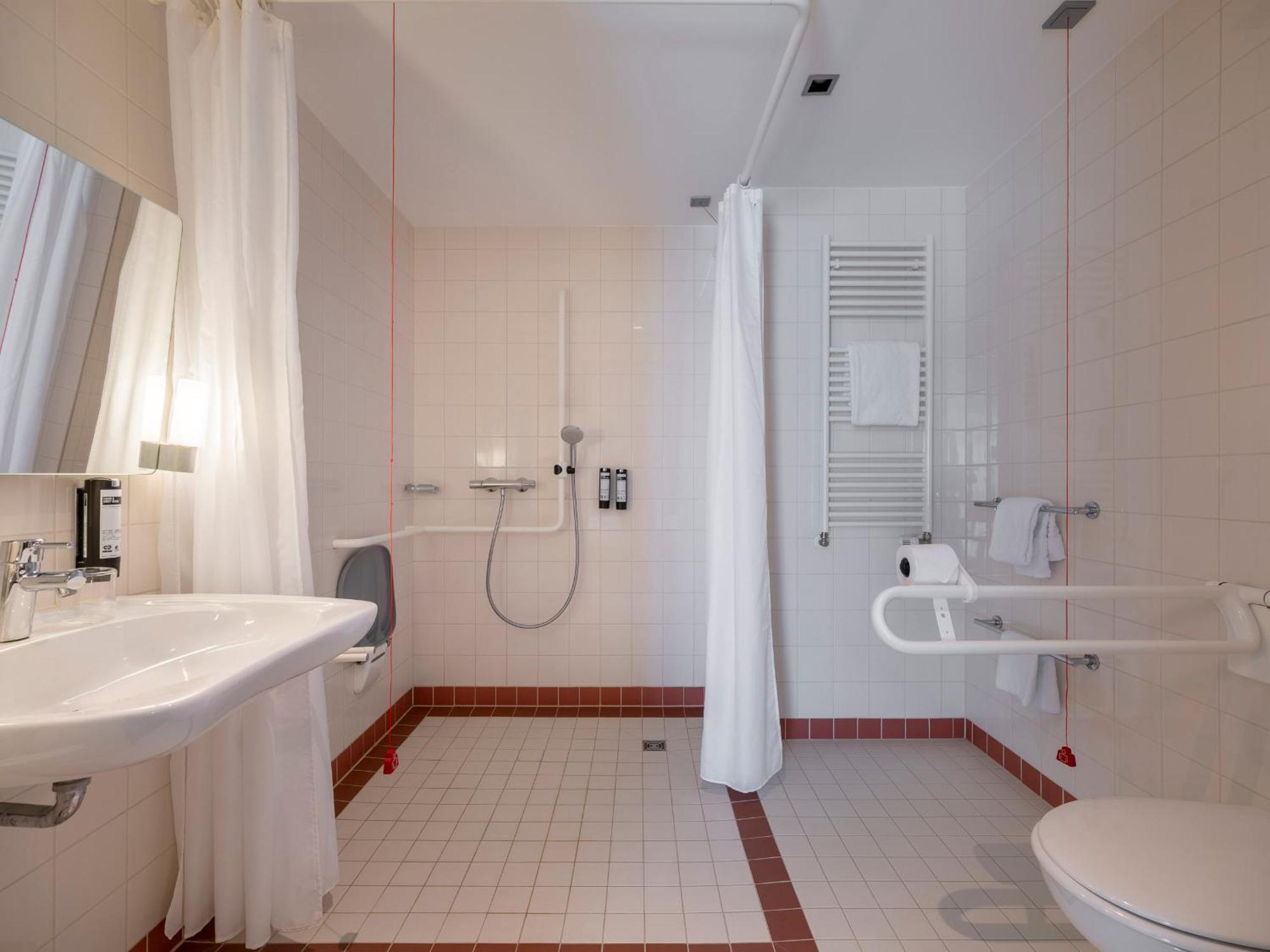 Chambre Double - Accessible aux Personnes à Mobilité Réduite