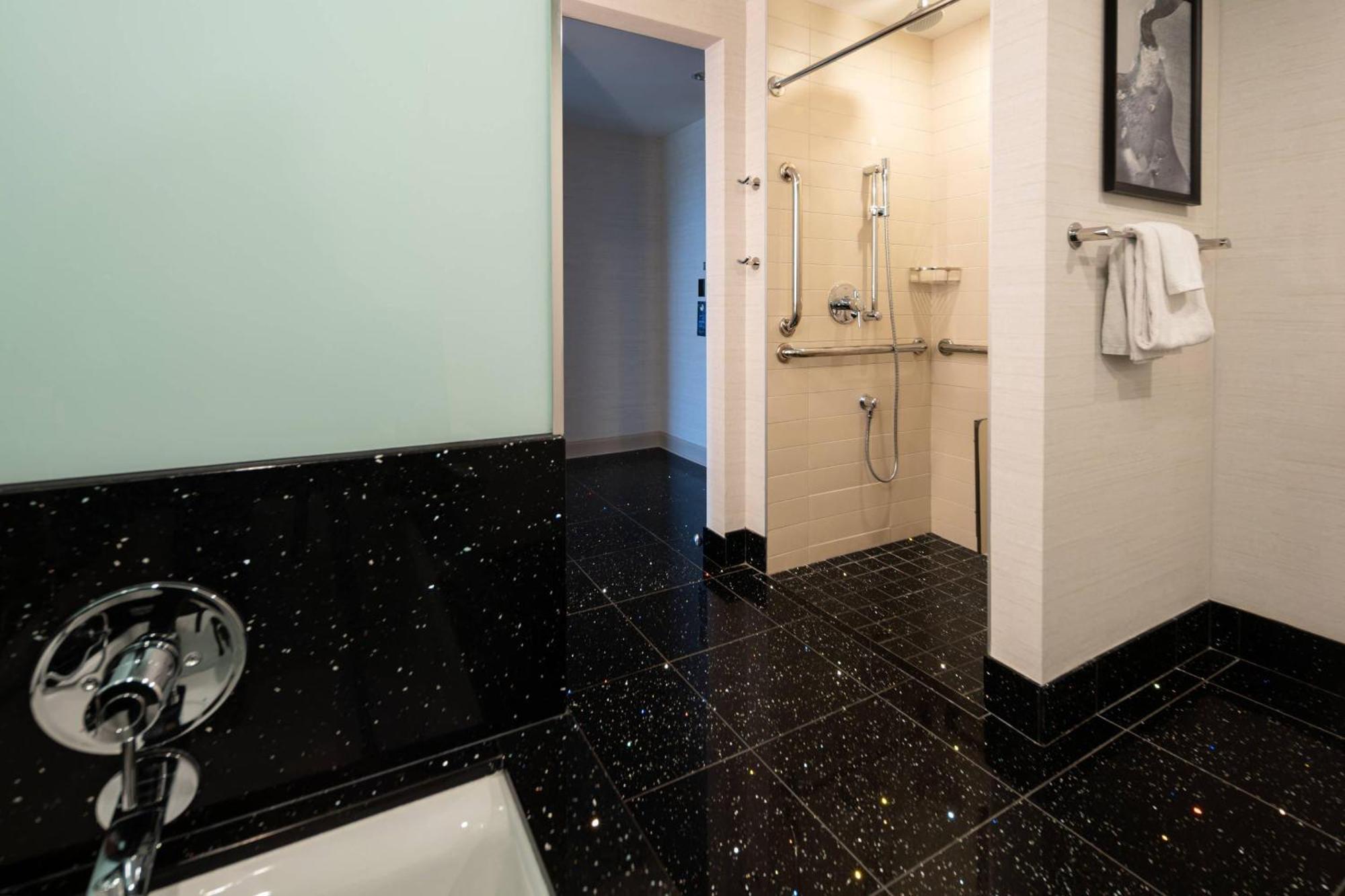 King Suite - Disability Access/Non Smoking