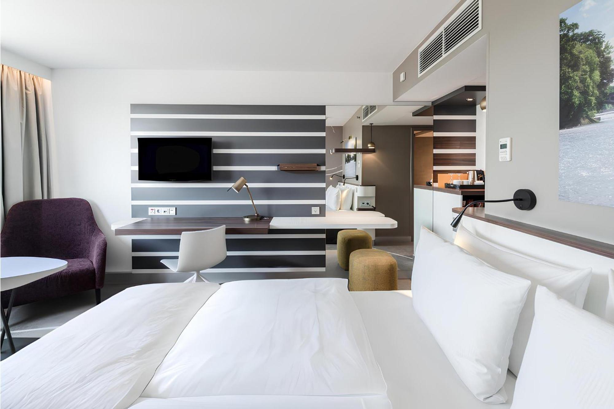 Premium Queen Room City View