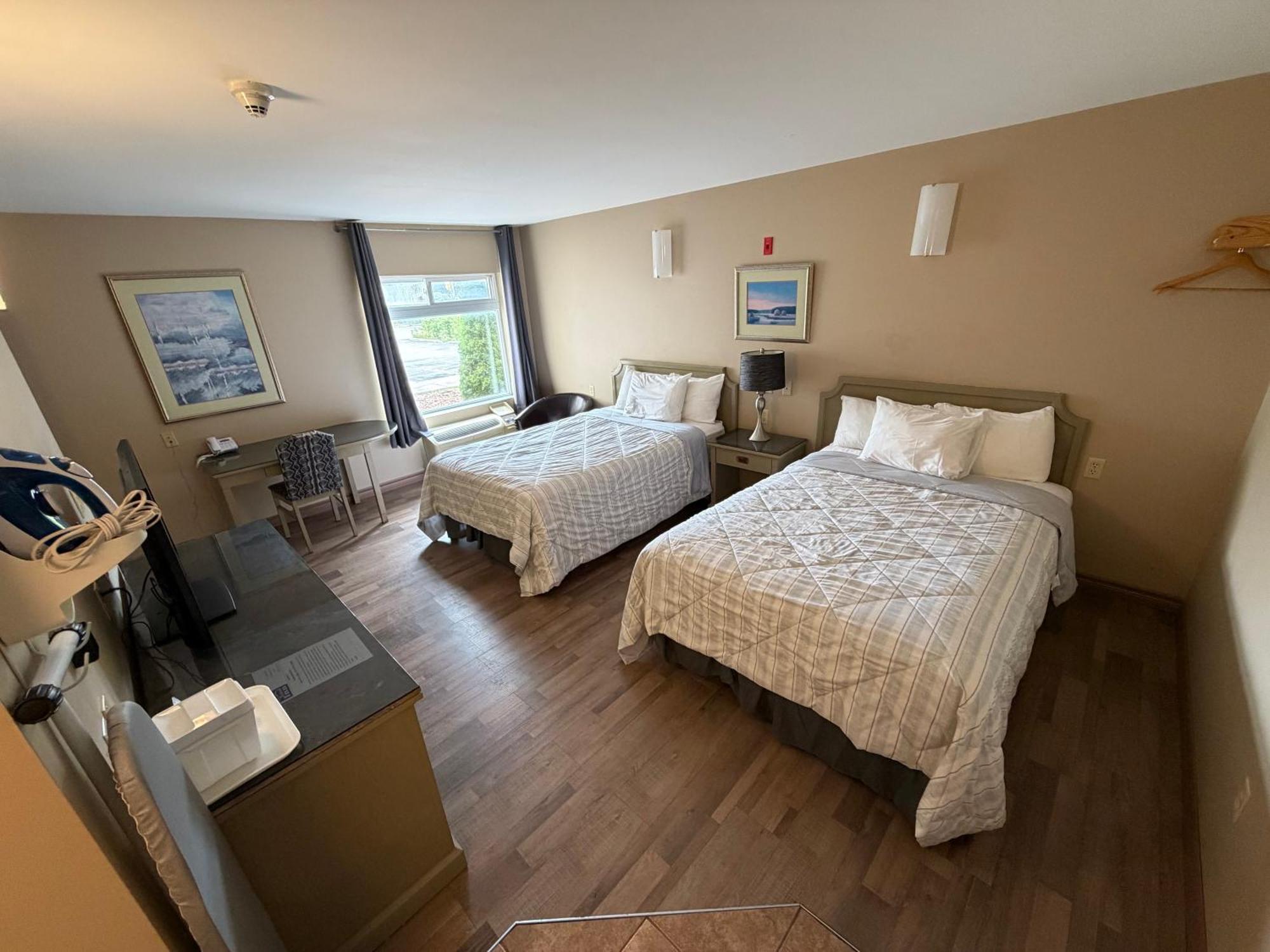 2 Full Beds Non-smoking With Jacuzzi Tub Suite