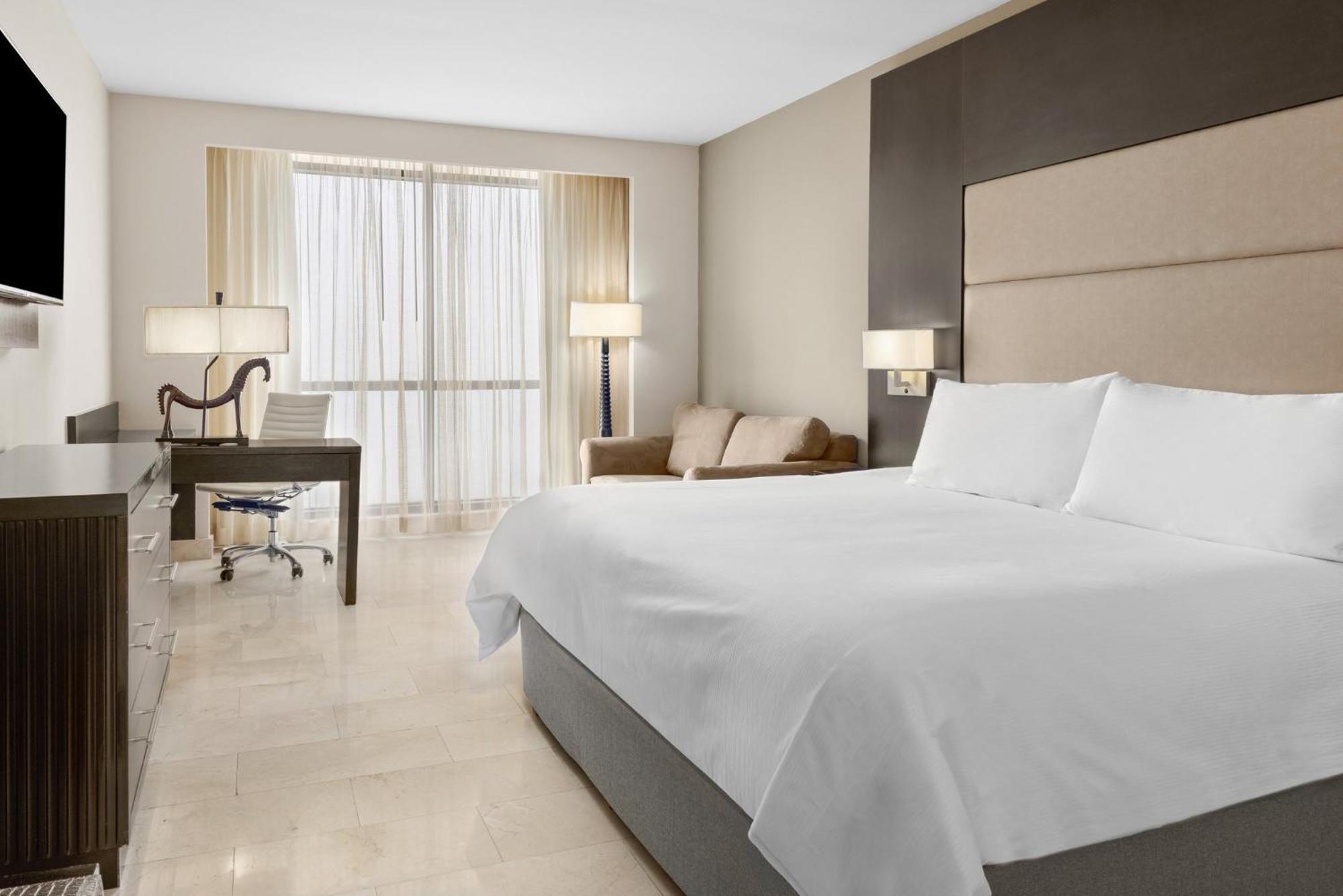 Premium King Room Ocean View High Floor or Club Lounge or Accessible