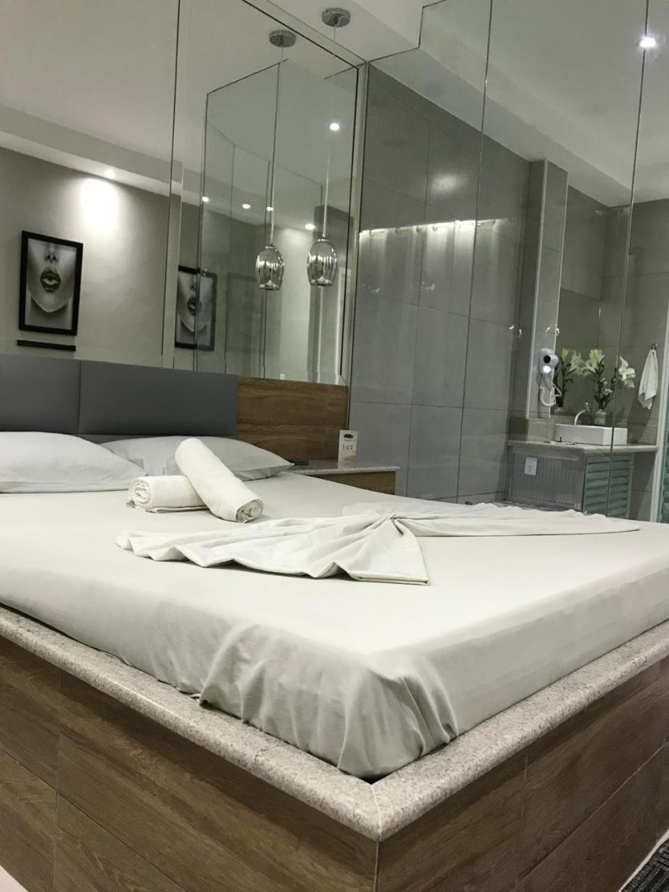 Deluxe Suite Spa Bath