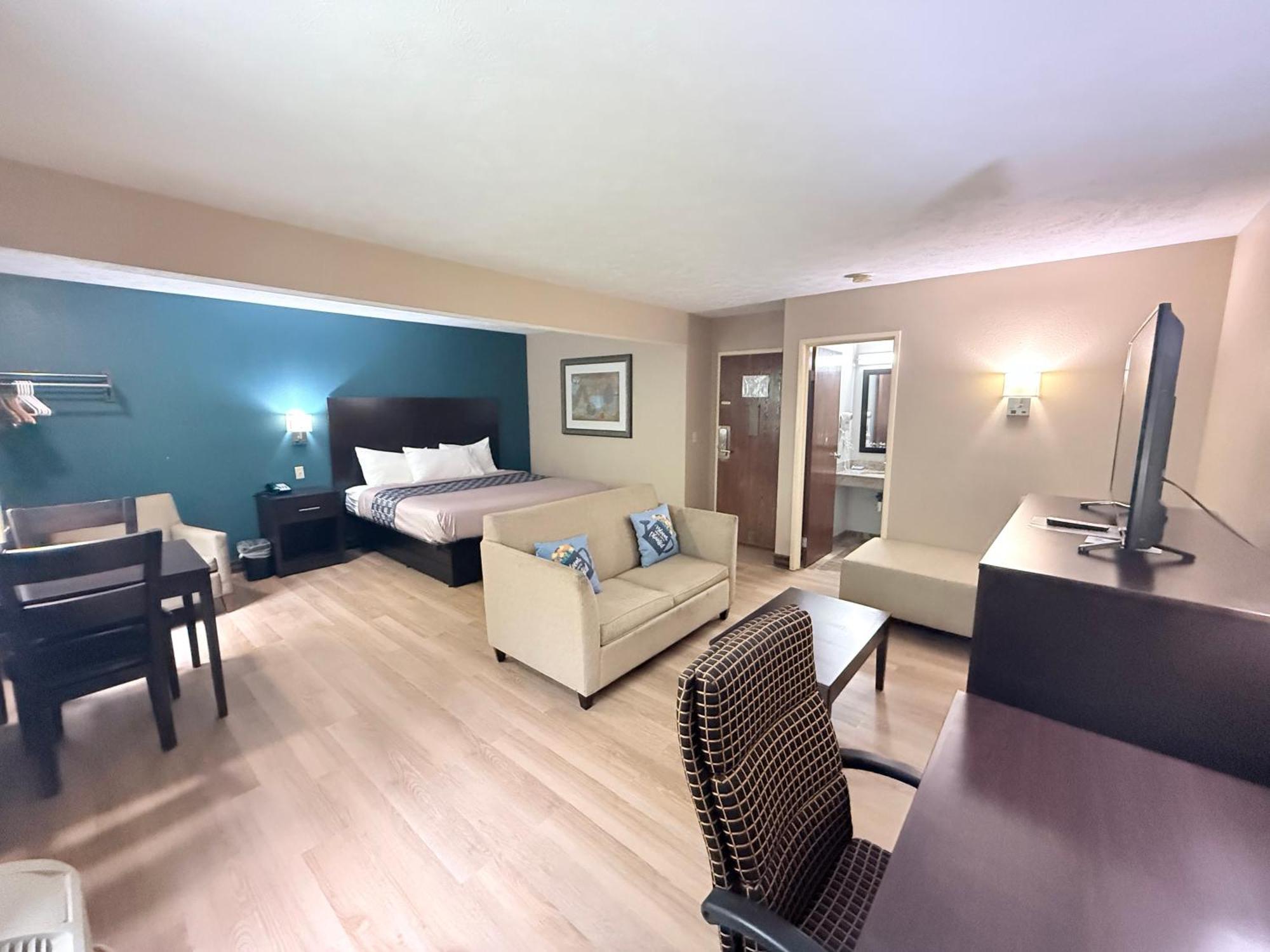 Deluxe King Suite