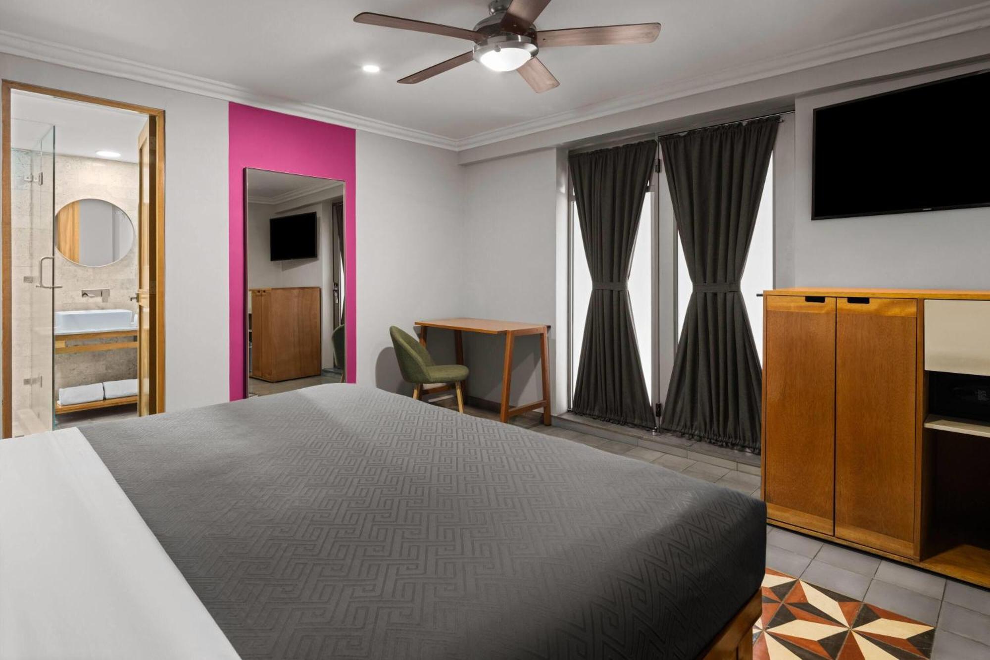 Superior King Suite Non-Smoking