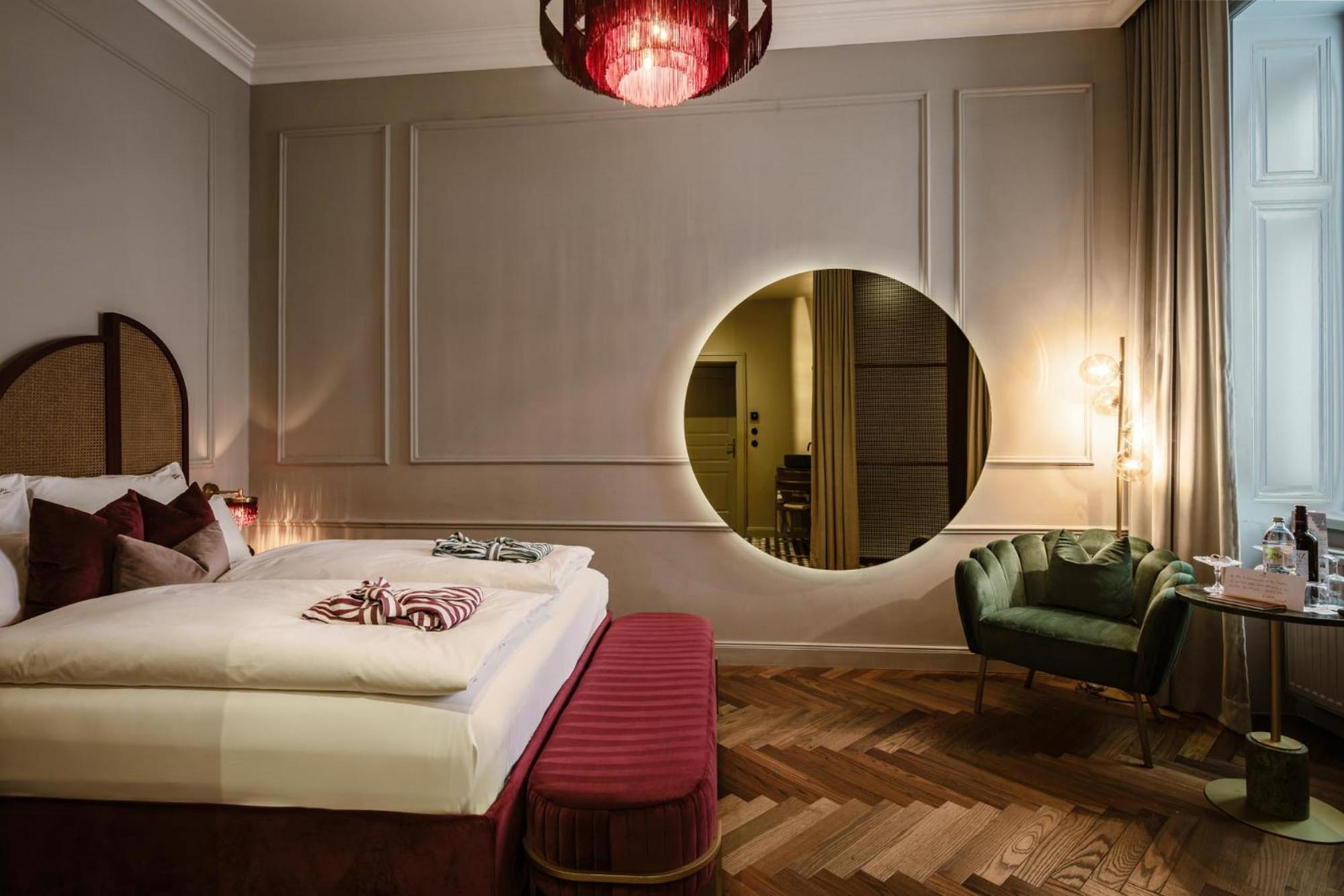 Doppelzimmer – Josefine Sur Cour