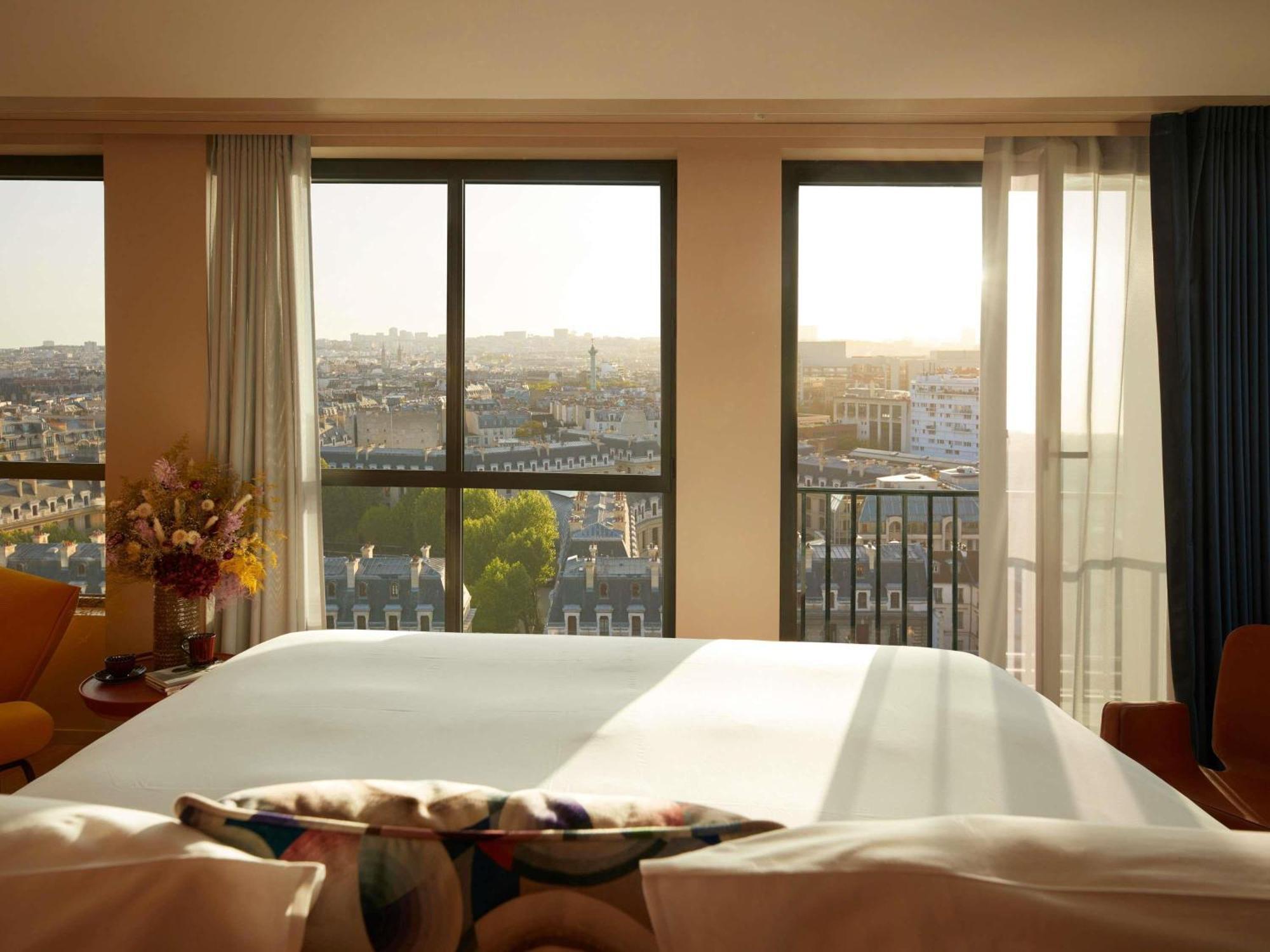 Studio Balcony Junior Suite Paris view