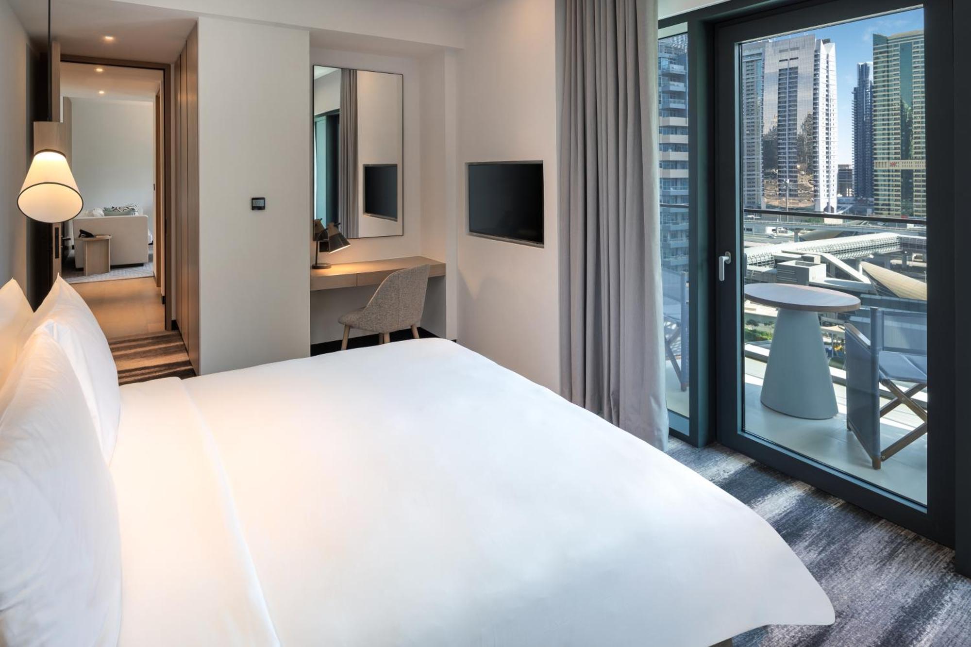 City View Deluxe Suite Private Balcony