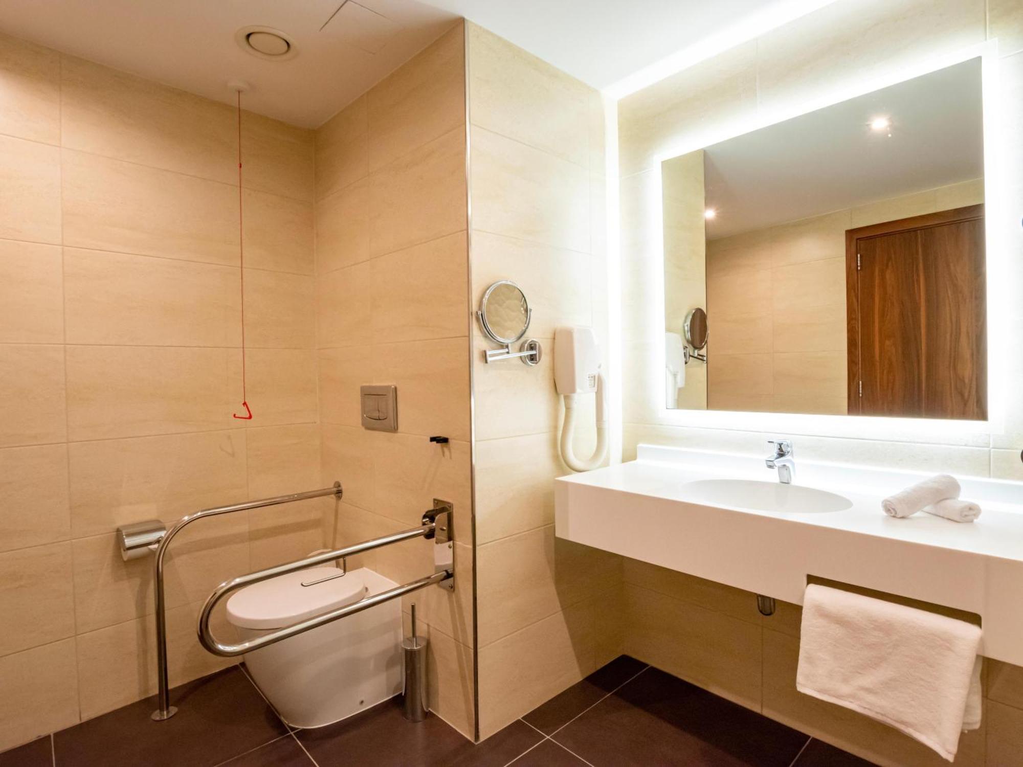 Twin Room Mobility Access