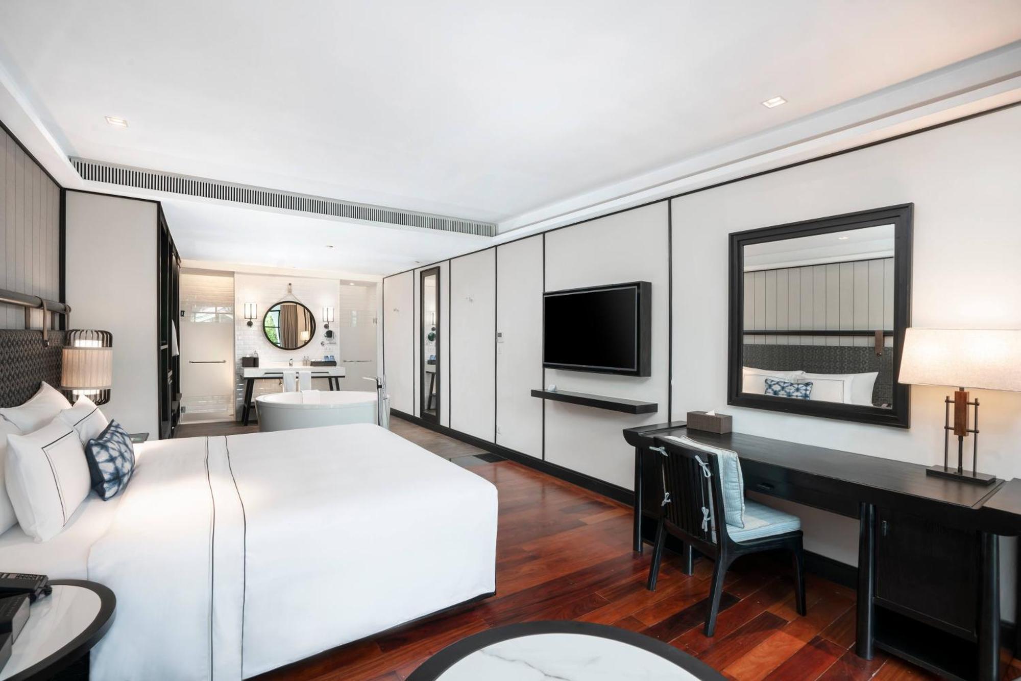Premium Poolside Room