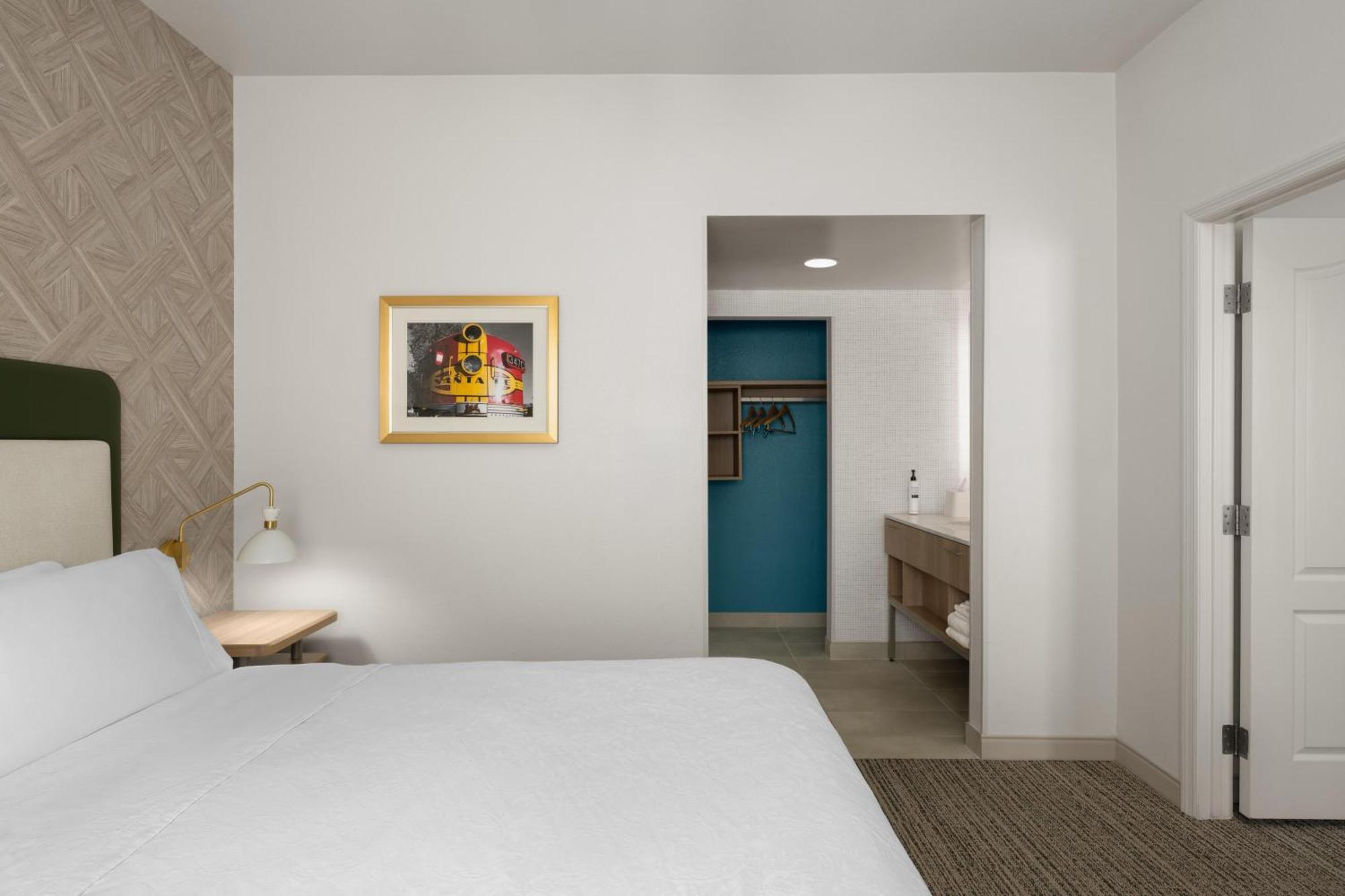 One-Bedroom King Suite Bathtub Non-Smoking