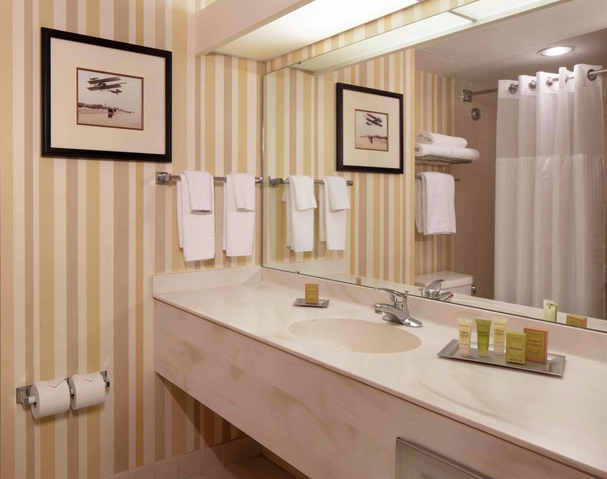 Queen Room Two Queen Beds City View