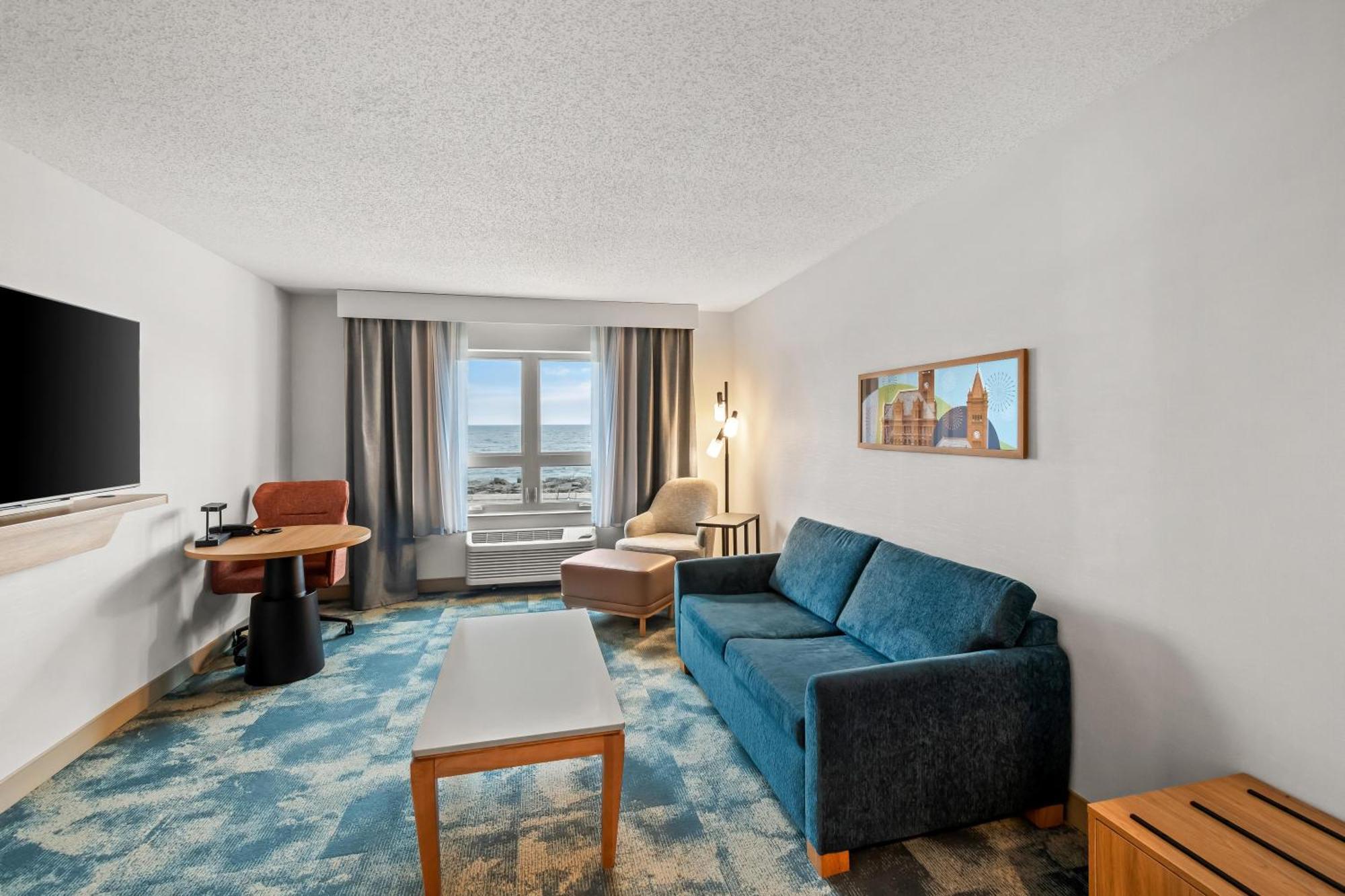 King Suite with Whirlpool and Lake View - Non-Smoking