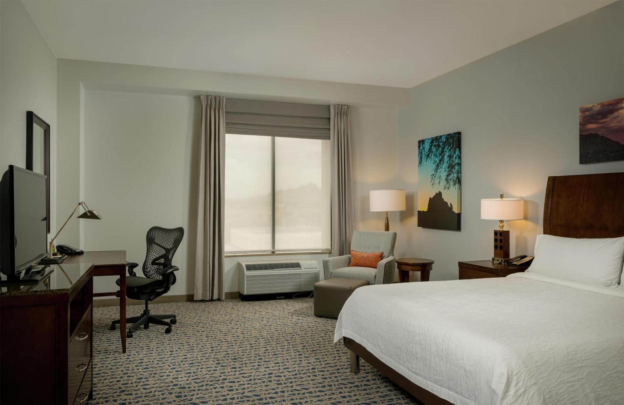 King Room with Bath Tub - Mobility Access