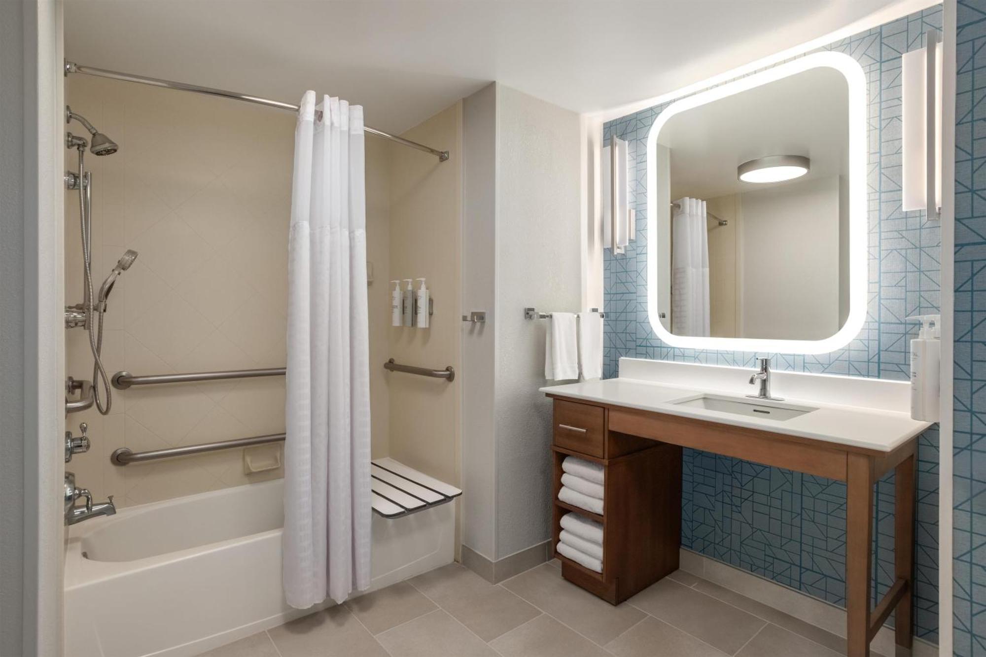 King Suite Accessible Tub Mobility Hearing Access or Non-Smoking