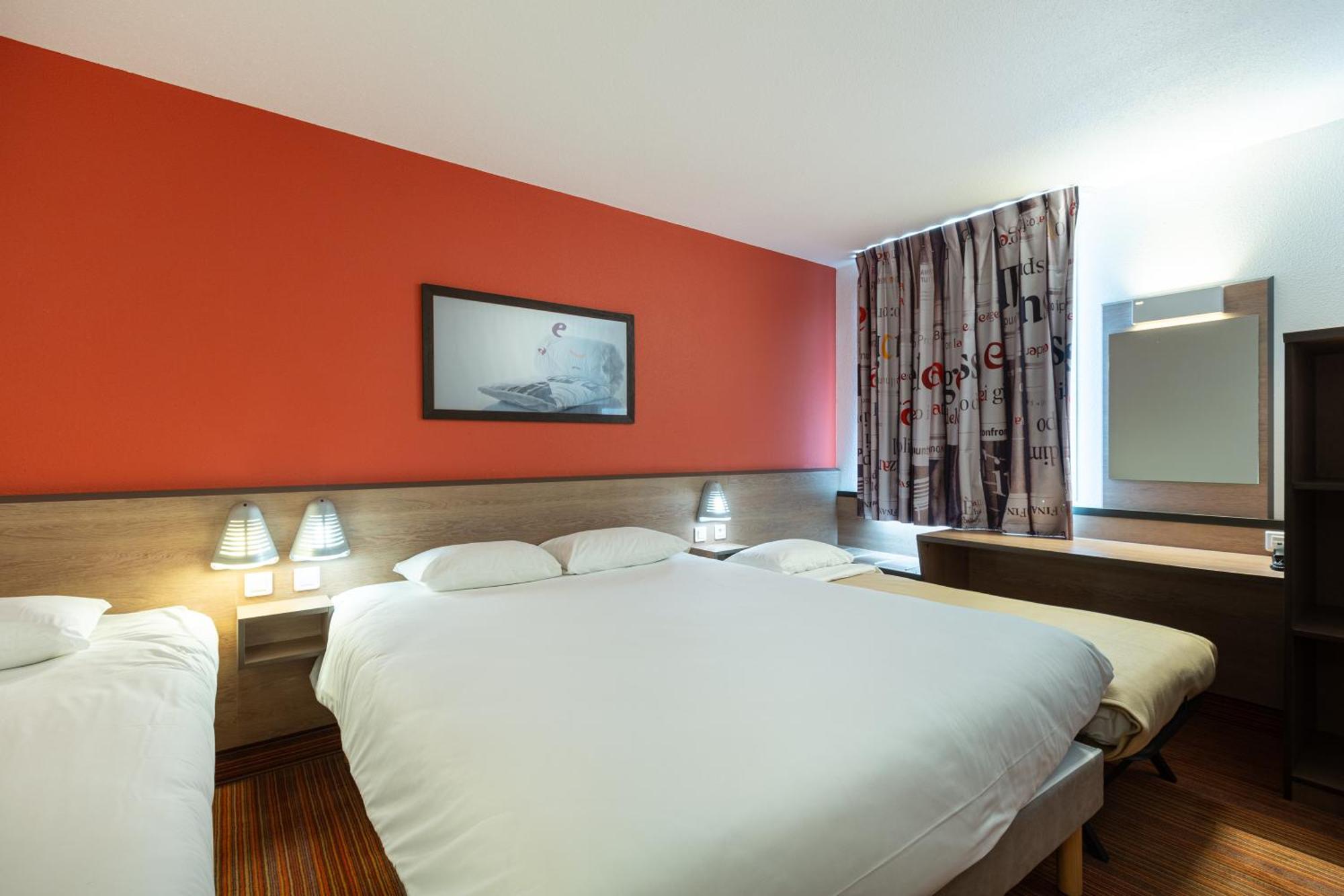 Quadruple Room 1 double bed 1 single bed bed 70 or 160cm