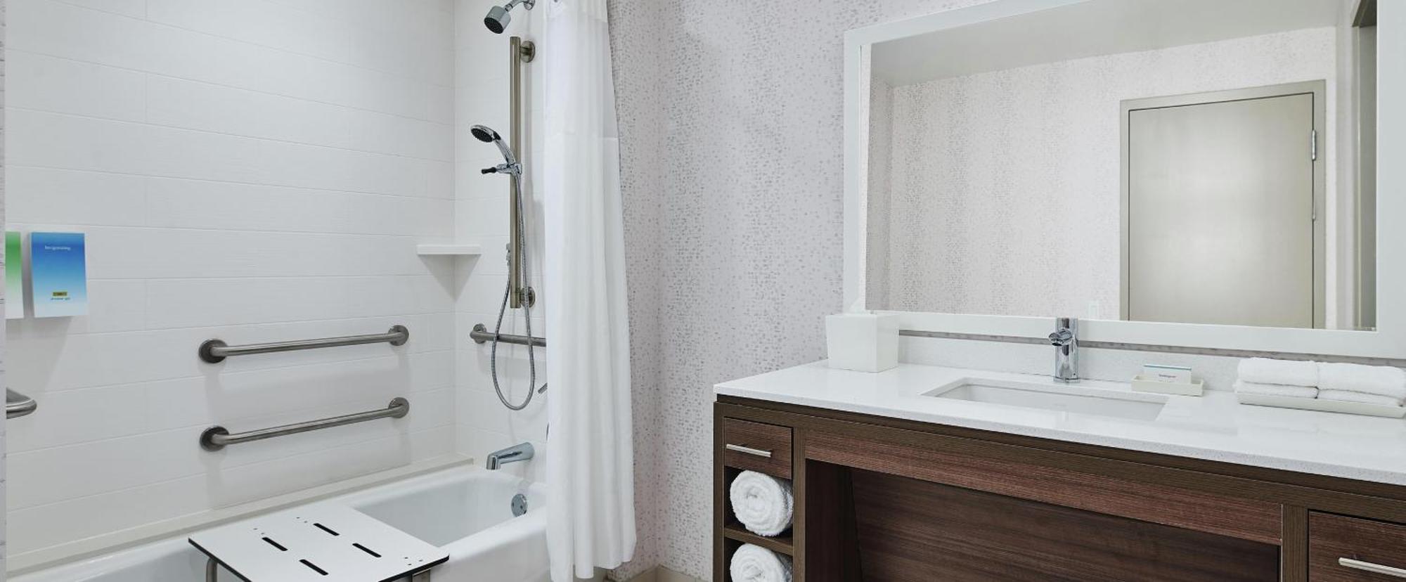 One-Bedroom King Suite with Accessible Bathtub - Non-Smoking