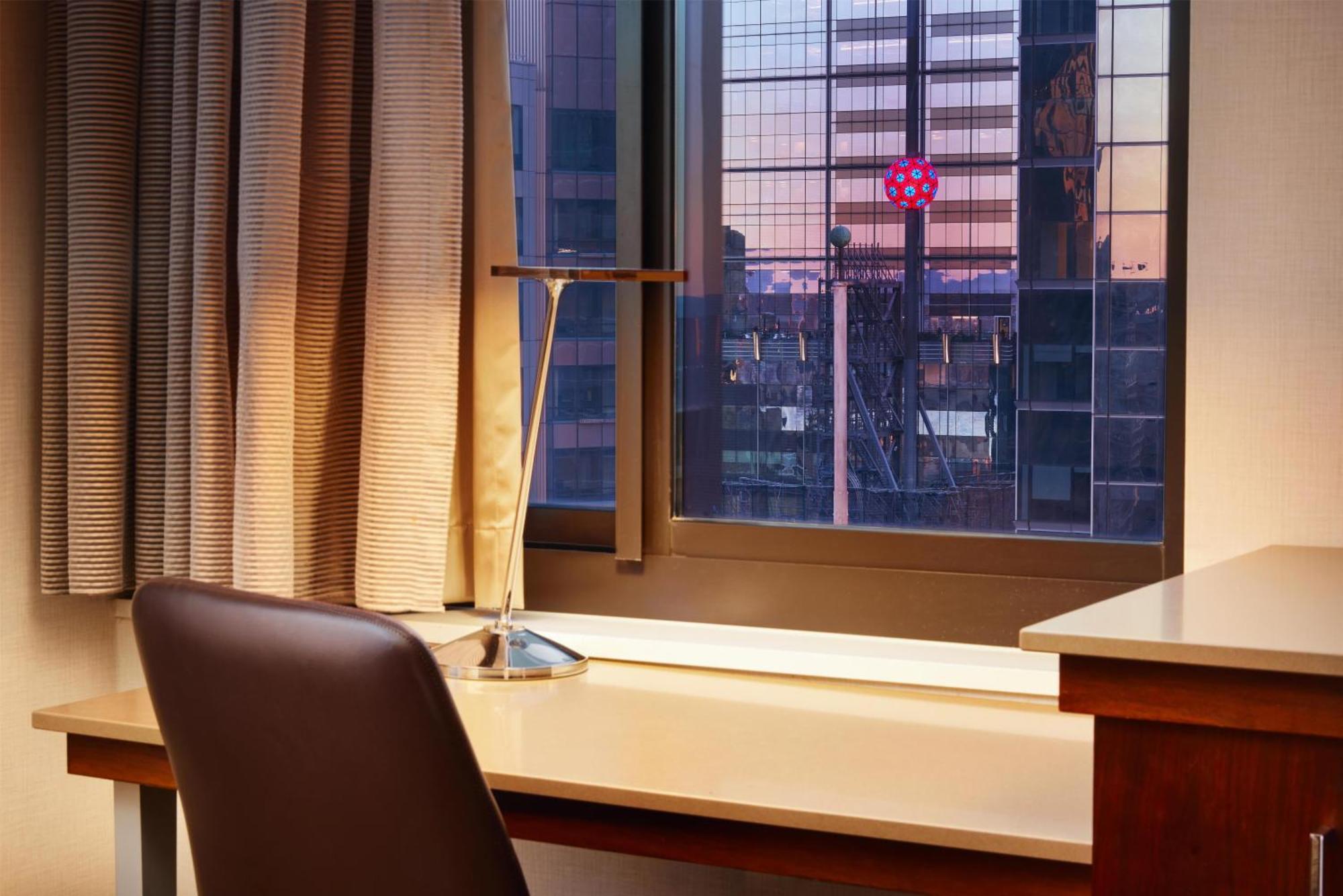 Camera King Premier con Vista Times Square - Piano Alto