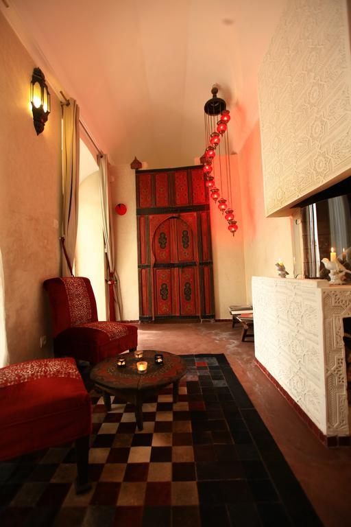 Red Mini Suite,1537124572:JPEG