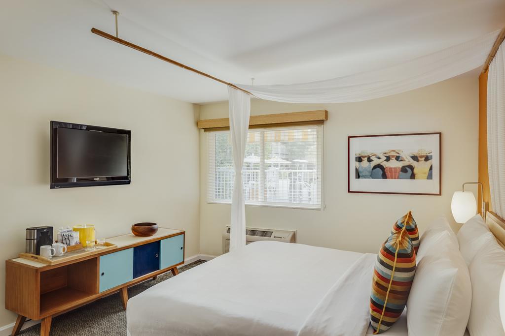 Zimmer mit Queensize-Bett und rollstuhlgerechter Dusche - barrierefrei
