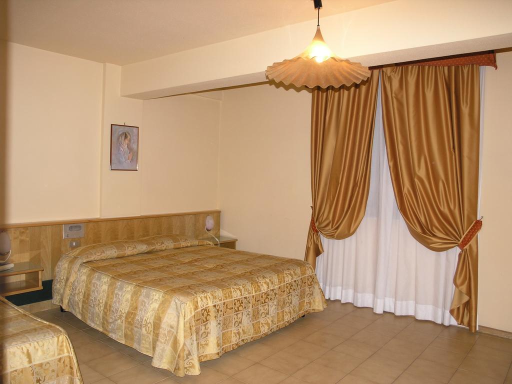 Economy Triple Room