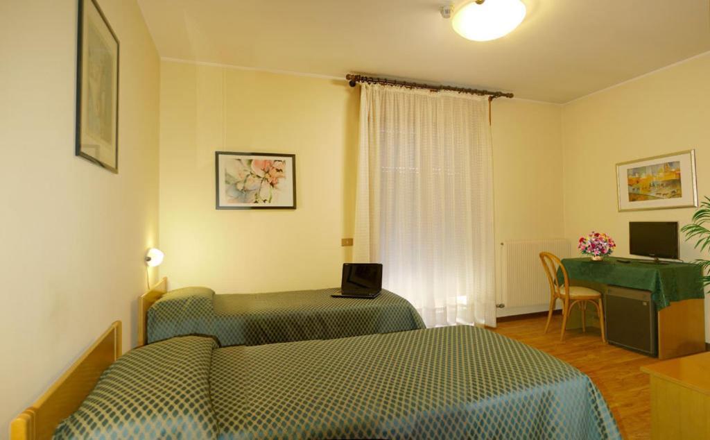 Double or Twin Room,1584642099:JPEG