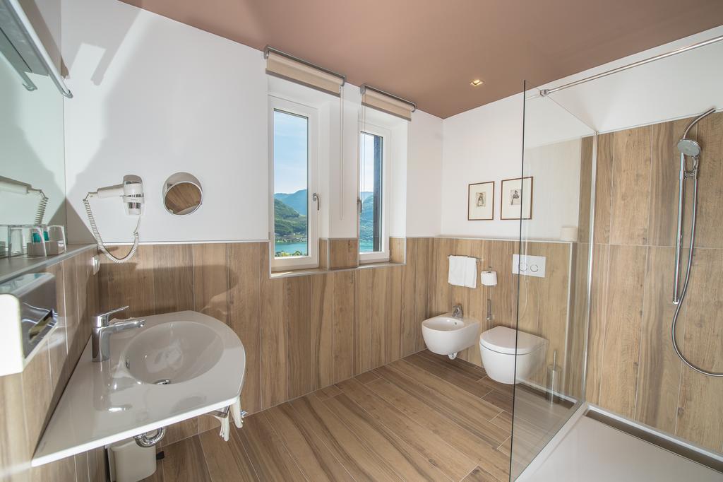 Double Room with Lake View