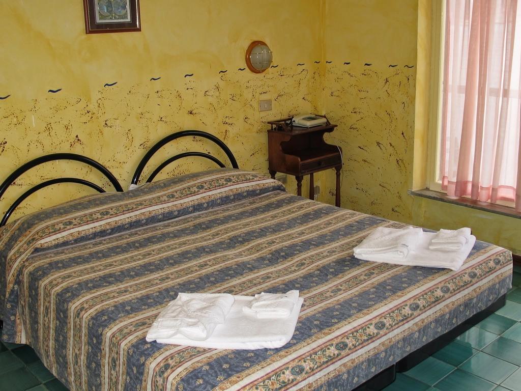 Doppel-/Zweibettzimmer mit eigenem Bad