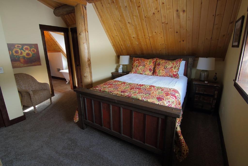 Deluxe Double Room Bath