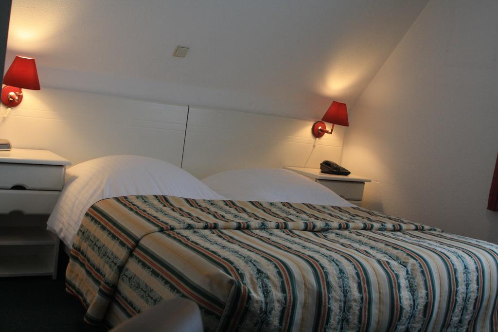 Triple Room Bath,908425654:JPEG