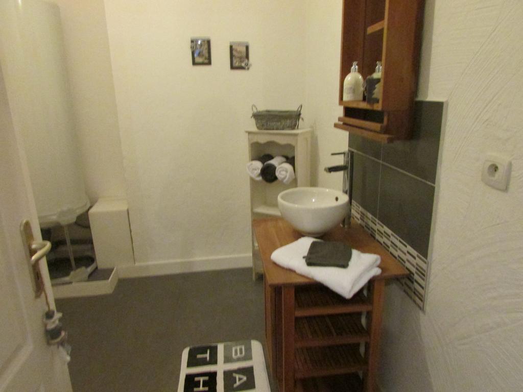 One-Bedroom Apartment,216912389:JPEG